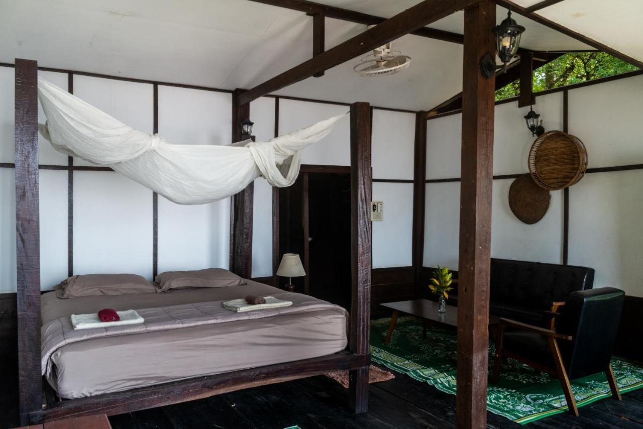 Pomelo Restaurant And Guesthouse - Fishermen & Tammarine Cottages Riverfront - Experience Nature, Culture And Adventure & Tailor-Made Tour Ban Khon Exterior photo