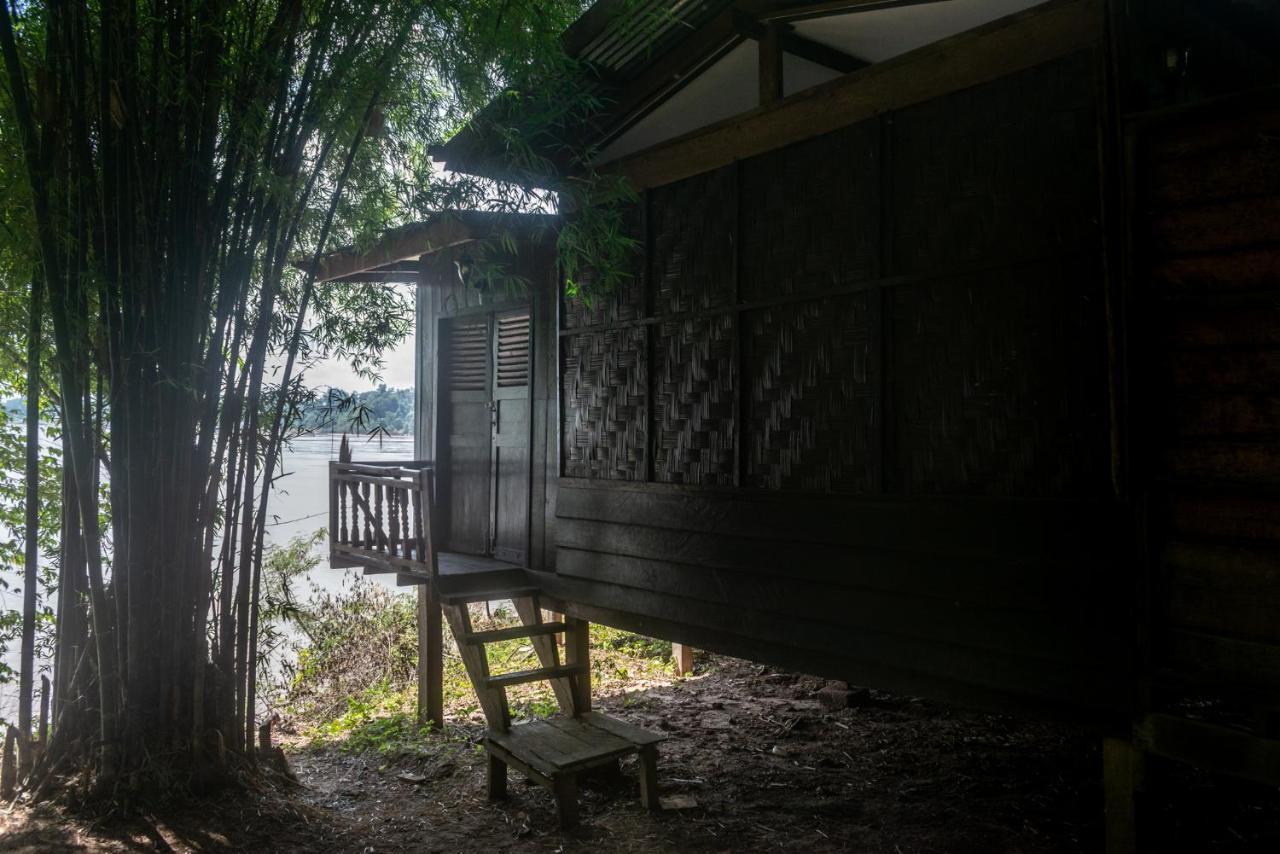 Pomelo Restaurant And Guesthouse - Fishermen & Tammarine Cottages Riverfront - Experience Nature, Culture And Adventure & Tailor-Made Tour Ban Khon Exterior photo