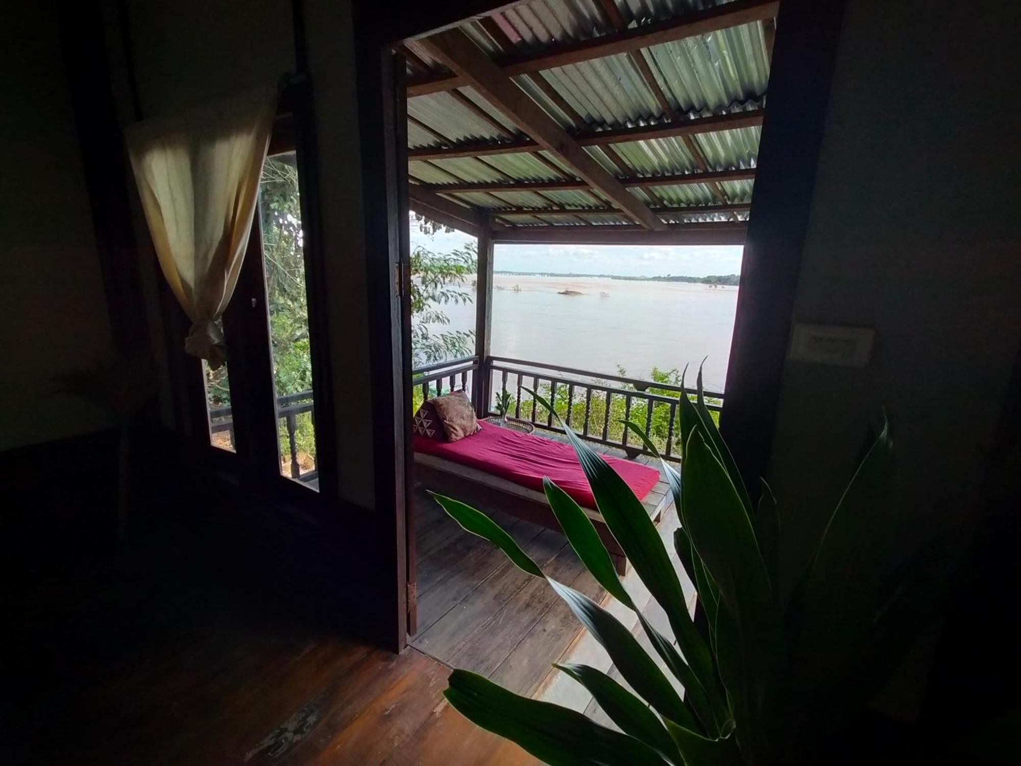 Pomelo Restaurant And Guesthouse - Fishermen & Tammarine Cottages Riverfront - Experience Nature, Culture And Adventure & Tailor-Made Tour Ban Khon Exterior photo