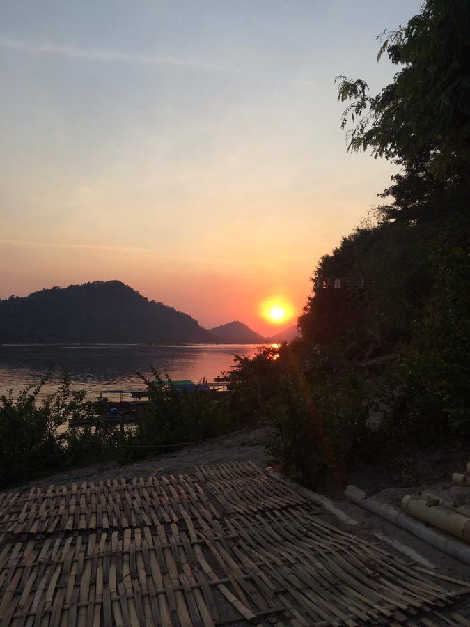 Pomelo Restaurant And Guesthouse - Fishermen & Tammarine Cottages Riverfront - Experience Nature, Culture And Adventure & Tailor-Made Tour Ban Khon Exterior photo